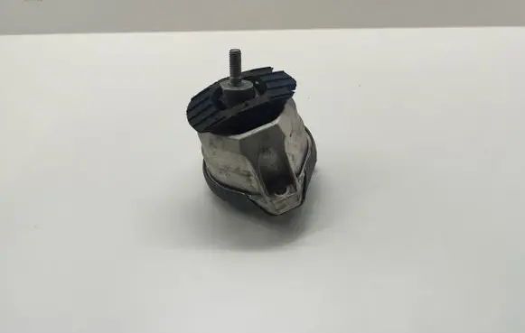 BMW 5 E60 E61 Engine mount bracket