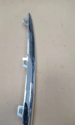 Front bumper splitter molding