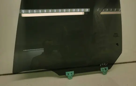 Nissan Leaf I (ZE0) Rear door window glass As3m5532dot682 43r001595