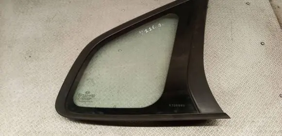 KIA Carens II Rear side window 