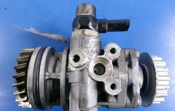 Volkswagen Touareg I Power steering pump