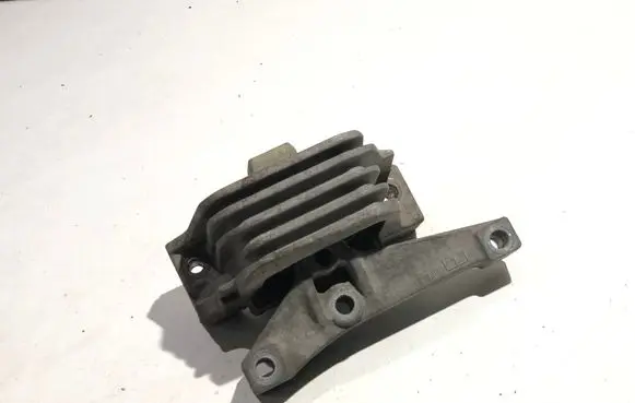 Engine mount bracket