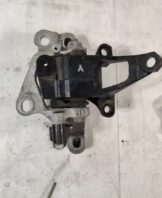 Mazda CX-5 Gearbox mounting bracket Y75U