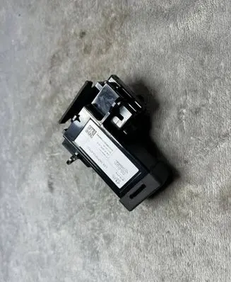 Citroen C4 II Picasso Rear glass lock/latch C196 9814247280