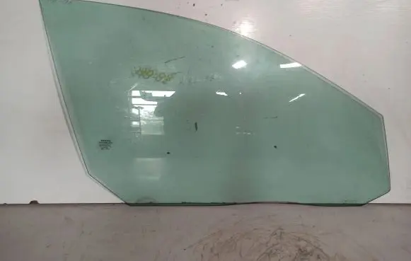 Volvo V70 Front door window glass four-door E000186 DOT57M53AS2
