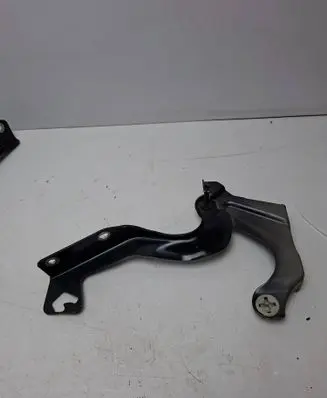 Engine bonnet/hood hinges