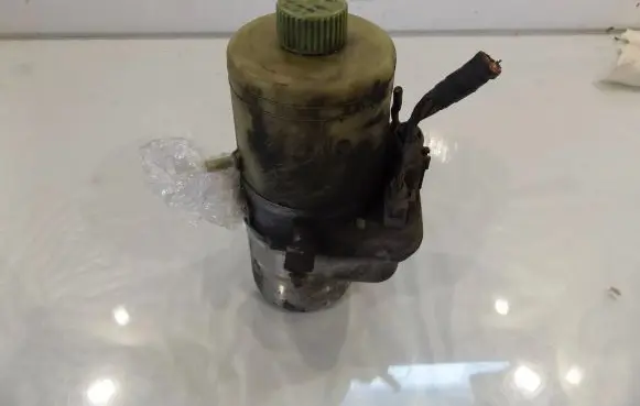 Volkswagen Polo Power steering pump