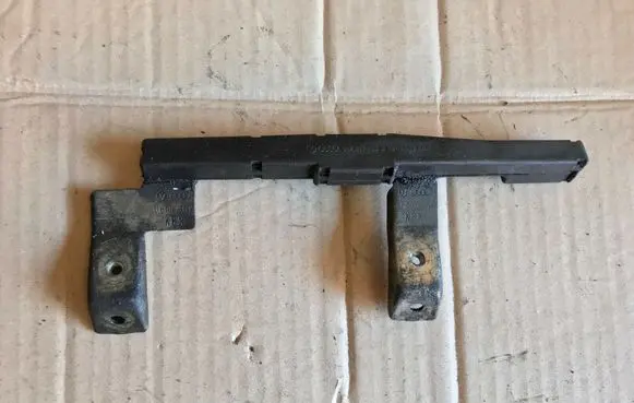 Volkswagen PASSAT B3 Holder (bracket) 037971766B