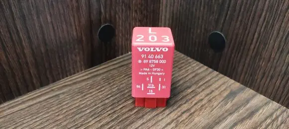 Volvo S70 V70 V70 XC Window wiper relay 9140663