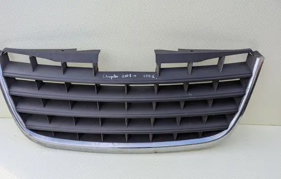 Chrysler Town & Country V Front grill