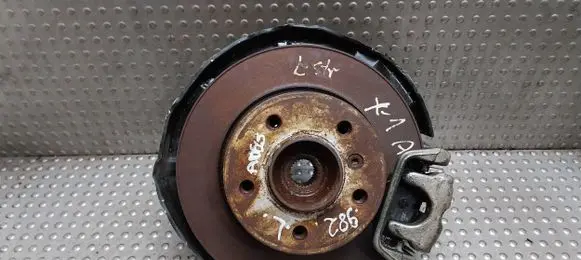 BMW 1 E81 E87 Rear wheel hub spindle/knuckle 6761579
