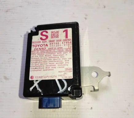 Toyota Prius (XW30) Door control unit/module 8974047050 2713000101