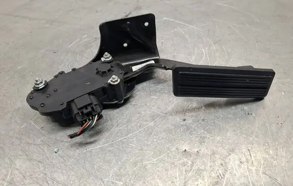 Chrysler Voyager Accelerator throttle pedal 04861650AB