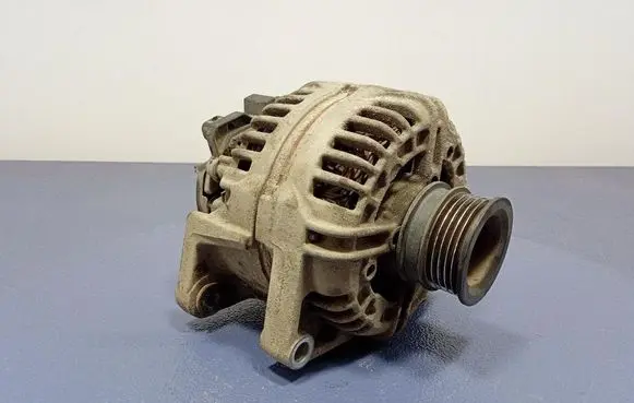 Opel Zafira C Generator/alternator 13229985