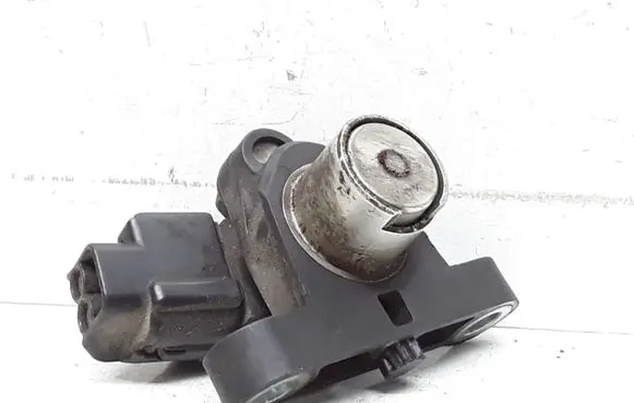 Volvo V70 Crankshaft position sensor 30637803
