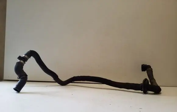 Engine coolant pipe/hose