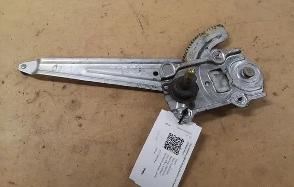 Toyota Yaris Verso Rear door manual window regulator