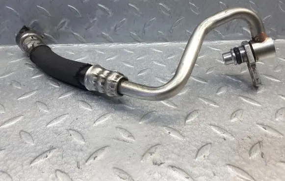 Gearbox oil cooler pipe/hose