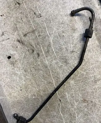 Fuel injector supply line/pipe