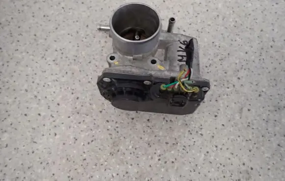 Suzuki Swift I Throttle body valve 83K0