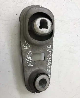 Nissan Qashqai Engine mount bracket