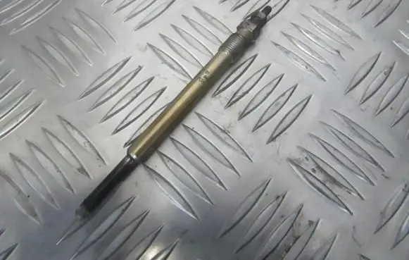 Mercedes-Benz A W168 Glow plug 0011592701 0100226353