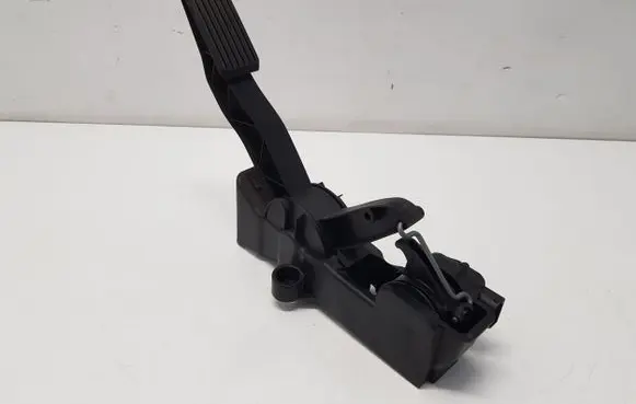 Mercedes-Benz A W169 Accelerator throttle pedal A1693000304