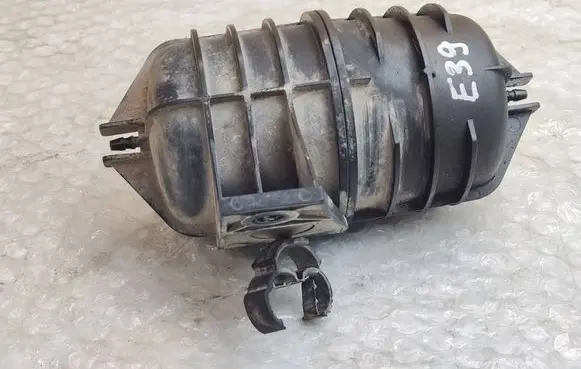Vacuum air tank