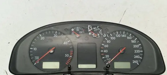 Volkswagen PASSAT B5 Speedometer (instrument cluster) 3B1919930C 110008920007