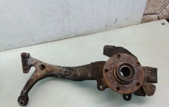 Volkswagen PASSAT B5 Front wheel hub