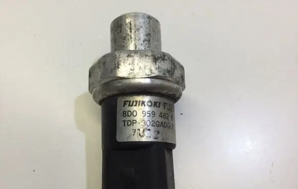 Audi A4 S4 B5 8D Air conditioning (A/C) pressure sensor 8D0959482B