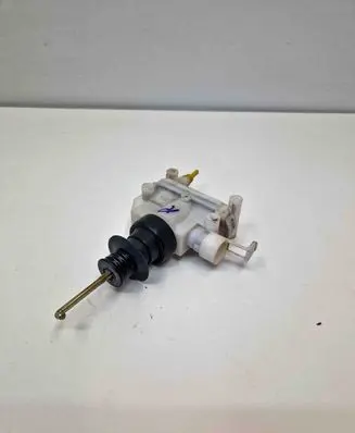Engine mount vacuum valve