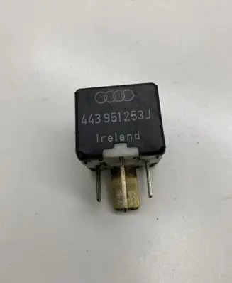 Volkswagen PASSAT B5 Other relay 443951253J 213