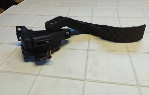 Volkswagen PASSAT B5.5 Accelerator throttle pedal 8D1721523J