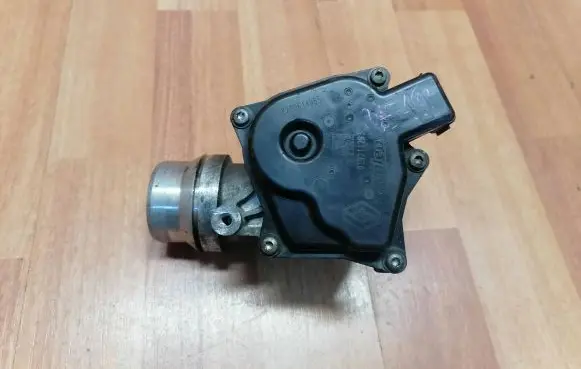Renault Laguna III Throttle body valve 8200614985
