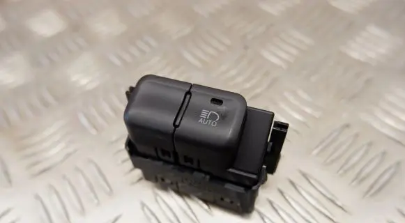 Toyota Prius (XW50) Other switches/knobs/shifts 8401047210