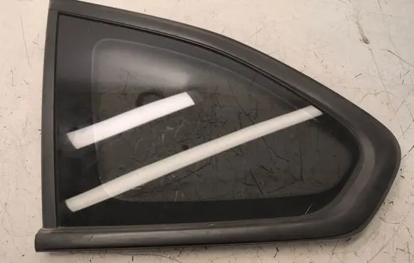 BMW X1 F48 F49 Rear side window 7349647
