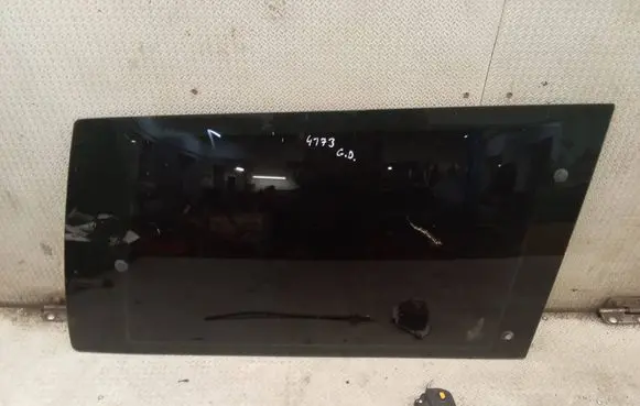 Mercedes-Benz Vito Viano W638 Rear side window 6388290101