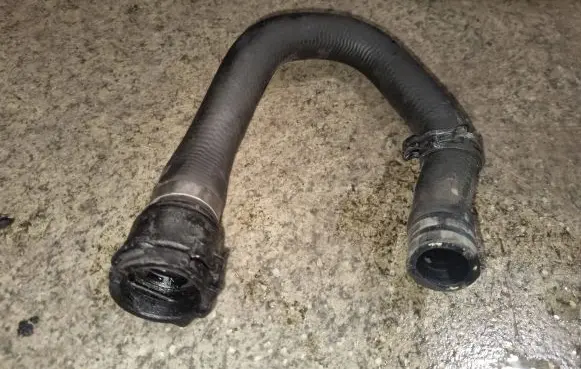 BMW 5 E60 E61 Engine coolant pipe/hose 6917699