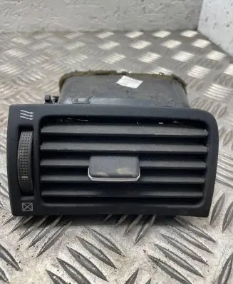 Toyota Avensis T250 Dashboard side air vent grill/cover trim 8518