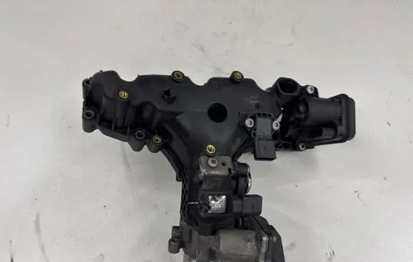 Volkswagen Polo V 6R Intake manifold 03P129711D