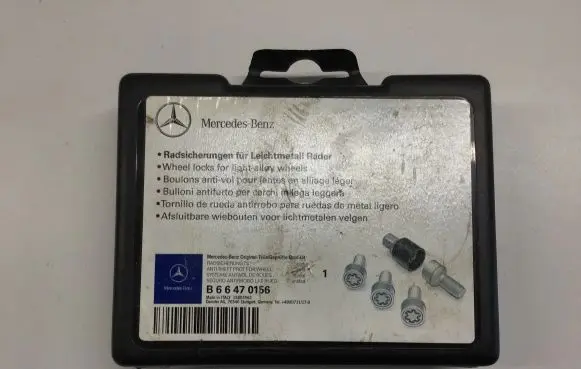 Mercedes-Benz S W222 Anti-theft wheel nuts and lock 