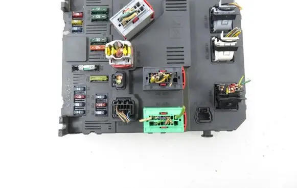 Peugeot 206 Central body control module 9652474880 S118085120C