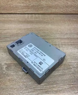 Mercedes-Benz E W211 Gateway control module A2115408445 A2115408245