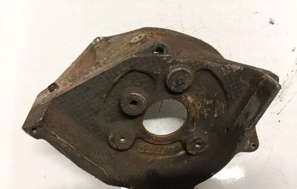 Engine mounting bracket