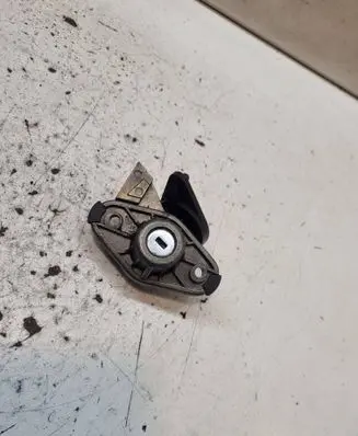 Volvo V70 Tailgate exterior lock 