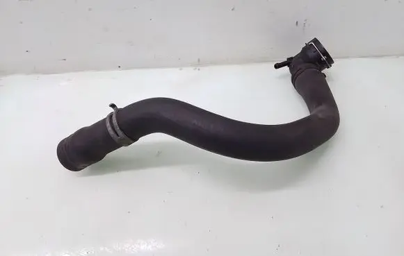 Volkswagen PASSAT B6 Engine coolant pipe/hose