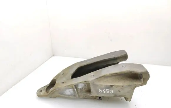 Volkswagen Transporter - Caravelle T5 Engine mounting bracket 7E0199370