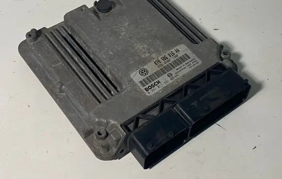 Volkswagen Touareg I Engine control unit/module 070906016AA 0281011481