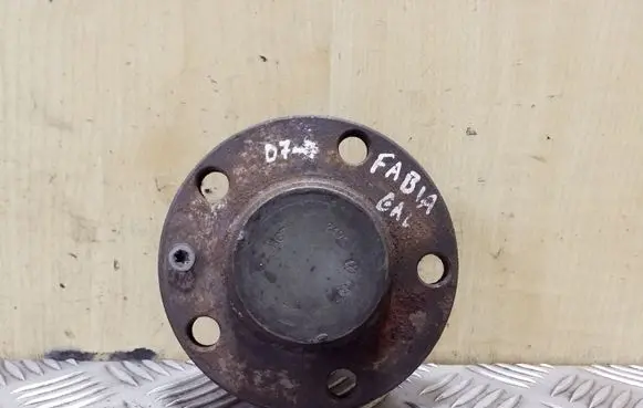 Rear wheel hub